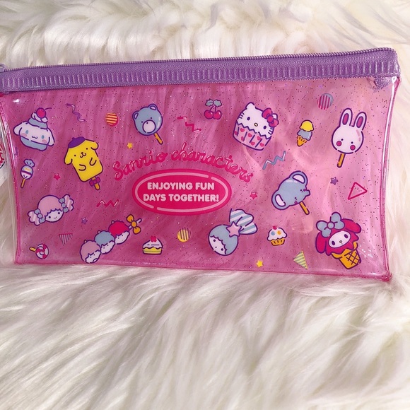 BNWT Sanrio Pink Glittery Pencil Pouch - Picture 2 of 4